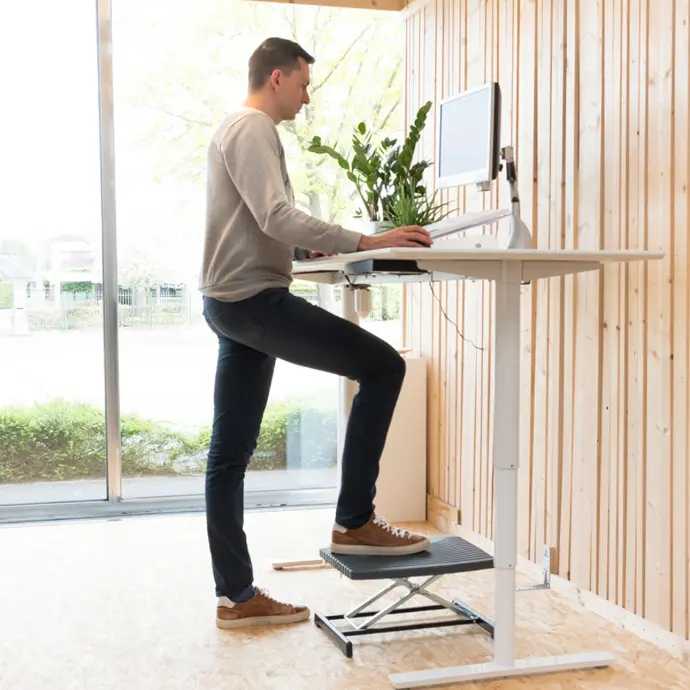 Ontdek zit-sta bureaus voor meer beweging tijdens je werkdag Ergonomio elektrisch zit-sta bureau voor afwisselend zittend en staand werken
